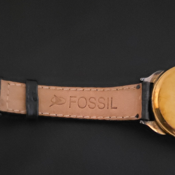 Gol Fossil Black and Gold Golfer Swing Watch. Needs Battery - Picture 3 of 5